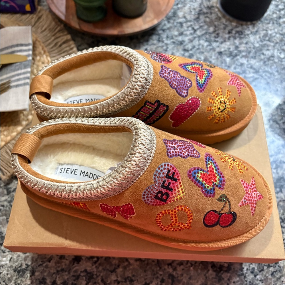 Steve Madden Tan Embroidered Slip-Ons NIB